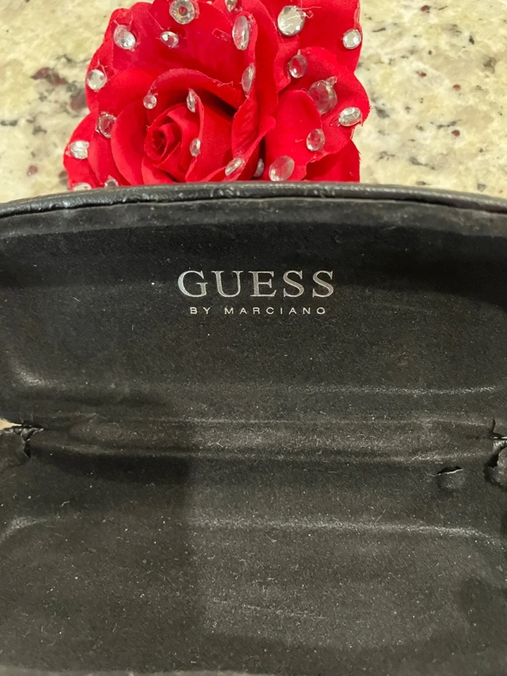👁️ GUESS by Marciano EYEGLASS Textured hard CASE Black GUC Stamped G Logo